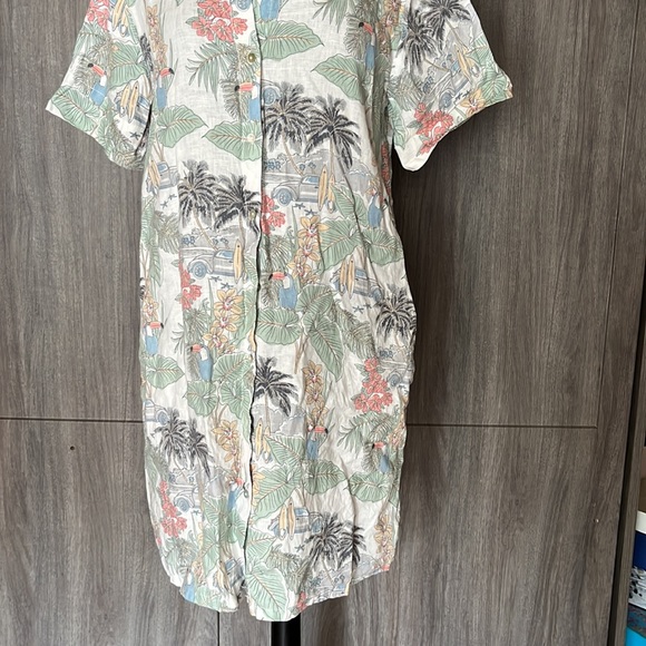 C&C California Linen Dress - Picture 3 of 12